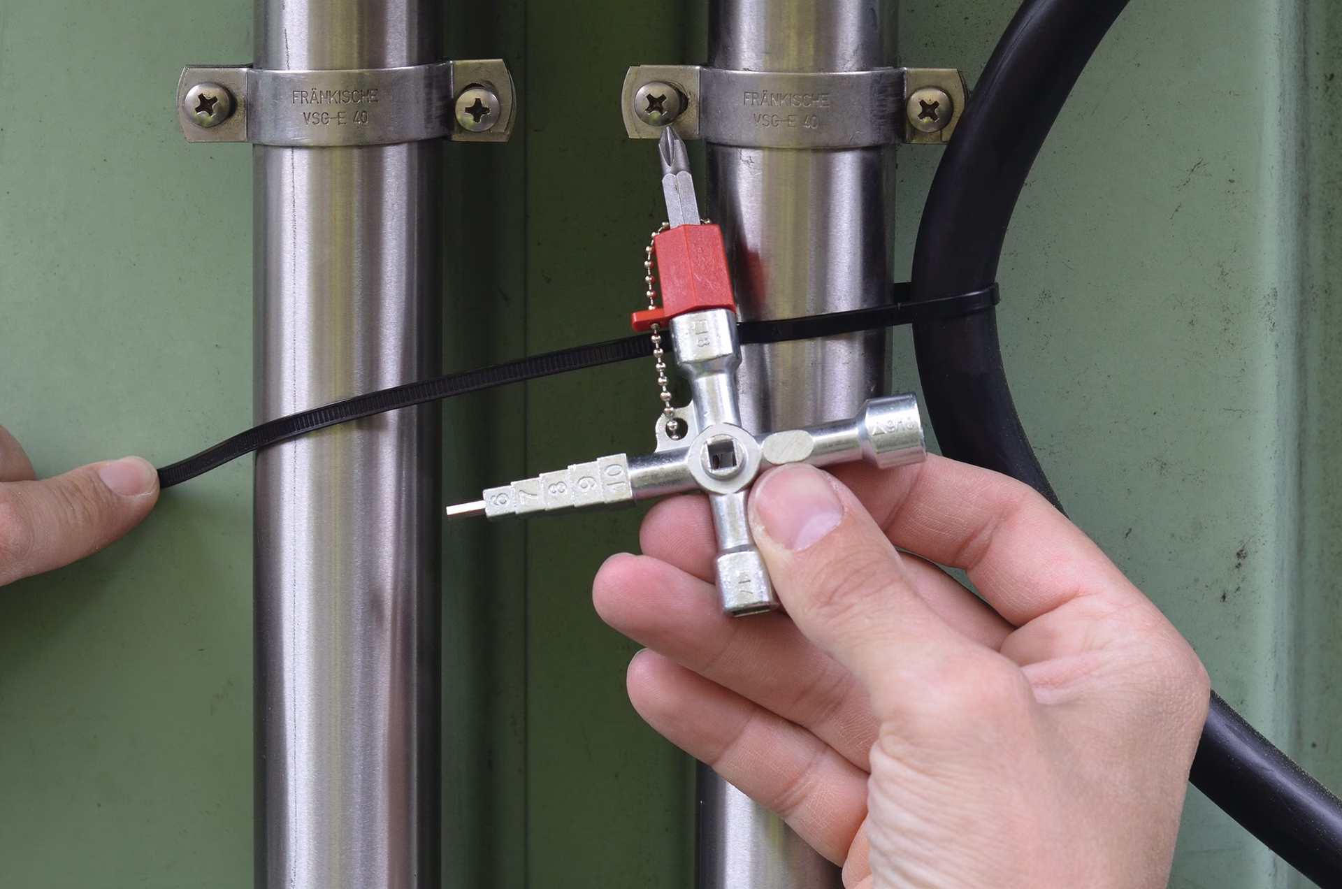 Schaltschrankschlüssel 820 M03 13 Funktionen m.Bitadapter