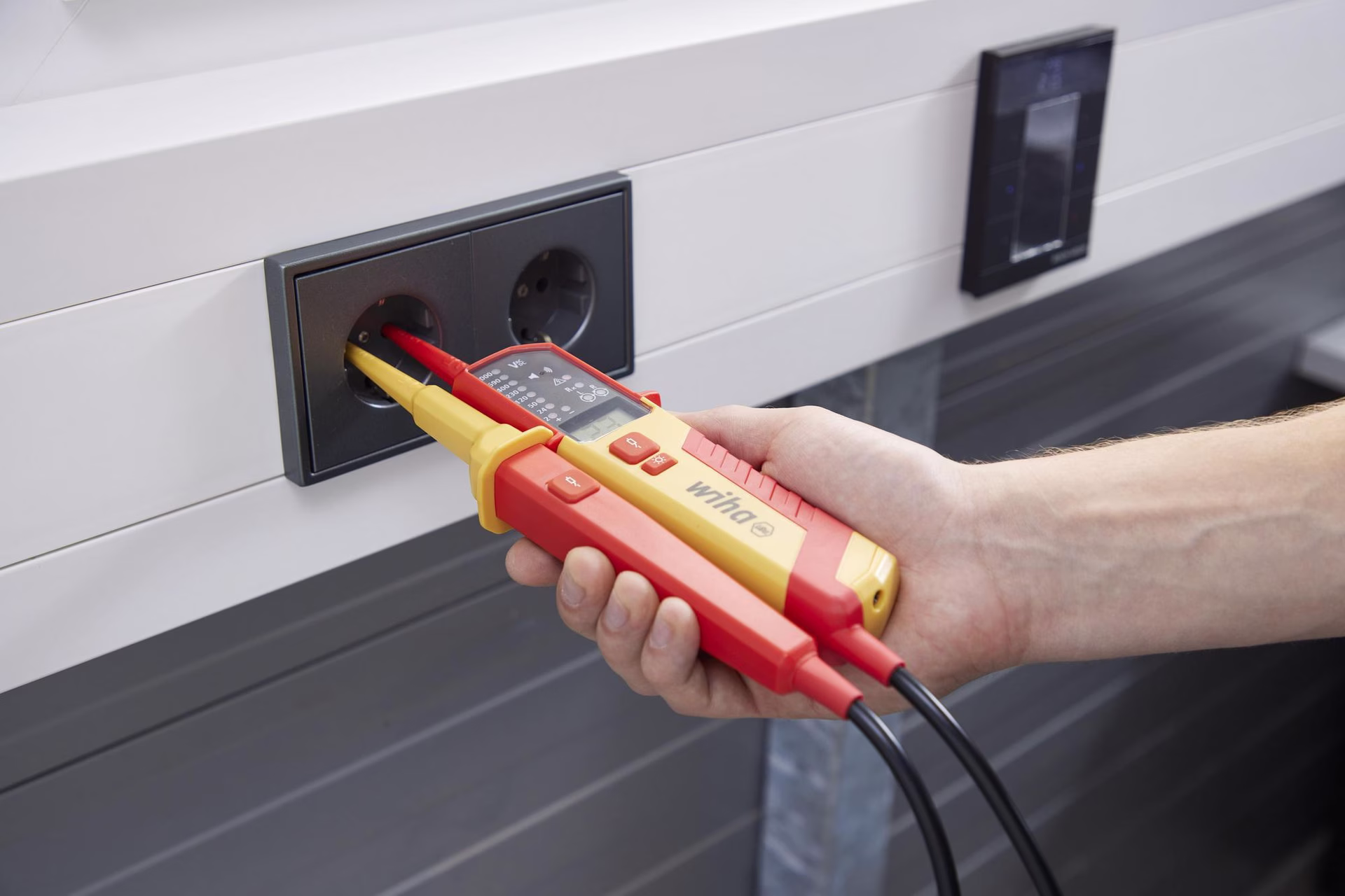 Spannungs-/Durchgangsprüfer 0,5-1000/0,5-1500 V AC/DC CAT III 1000V/CAT IV 600 V