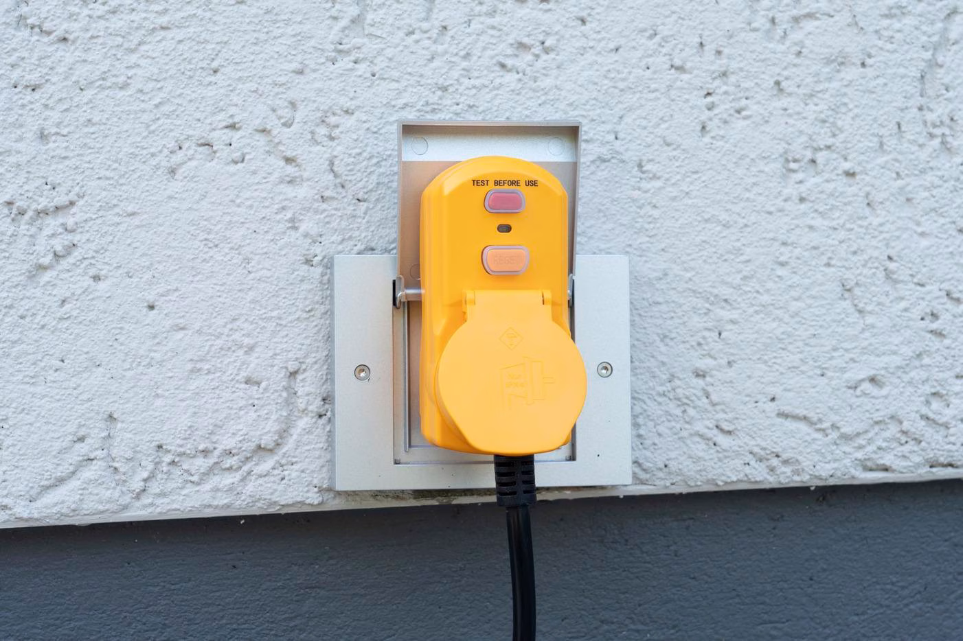 Personenschutzadapter BDI-A2 30 16 A 230/50V/Hz 3680W IP54