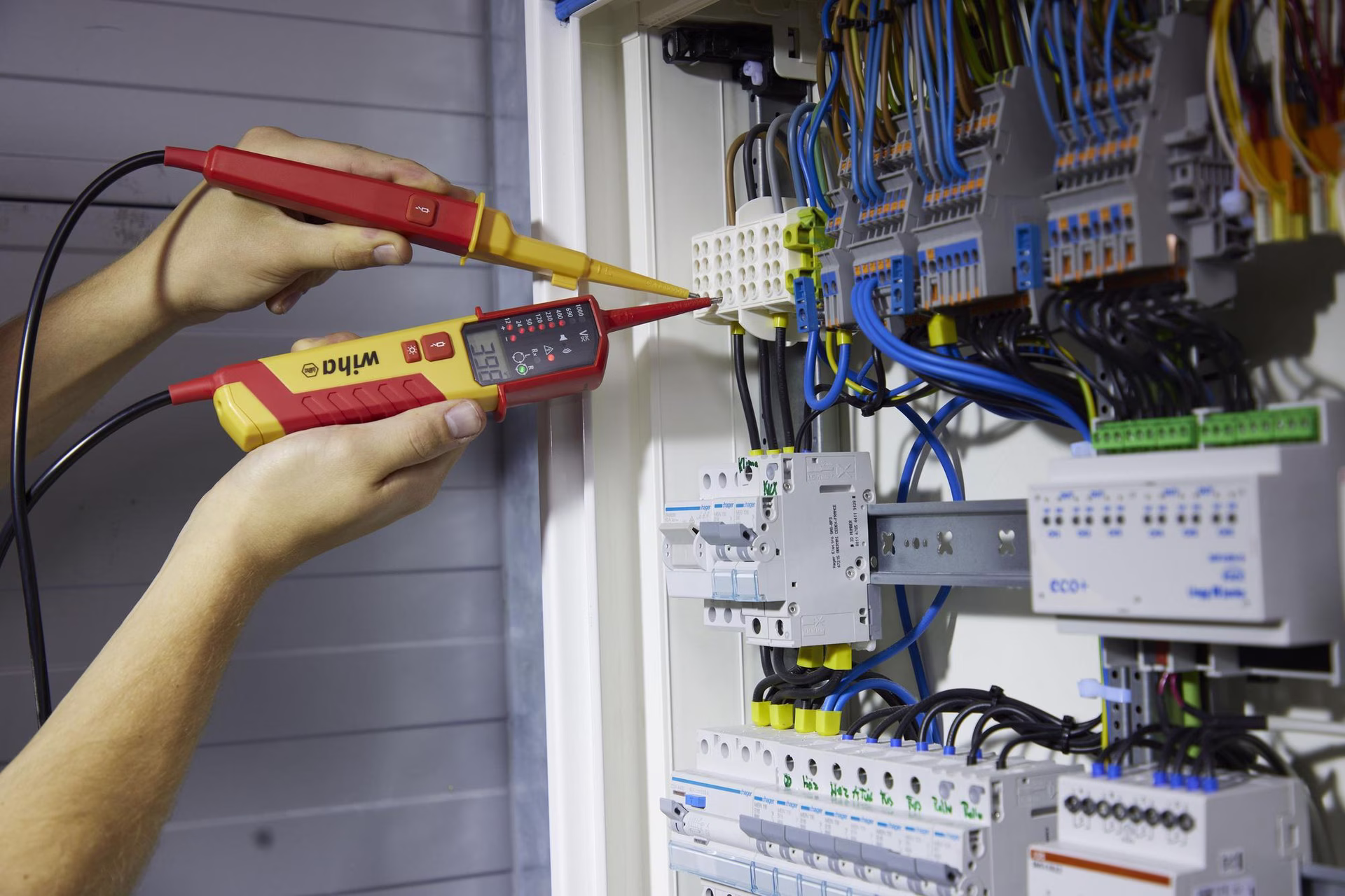 Spannungs-/Durchgangsprüfer 0,5-1000/0,5-1500 V AC/DC CAT III 1000V/CAT IV 600 V