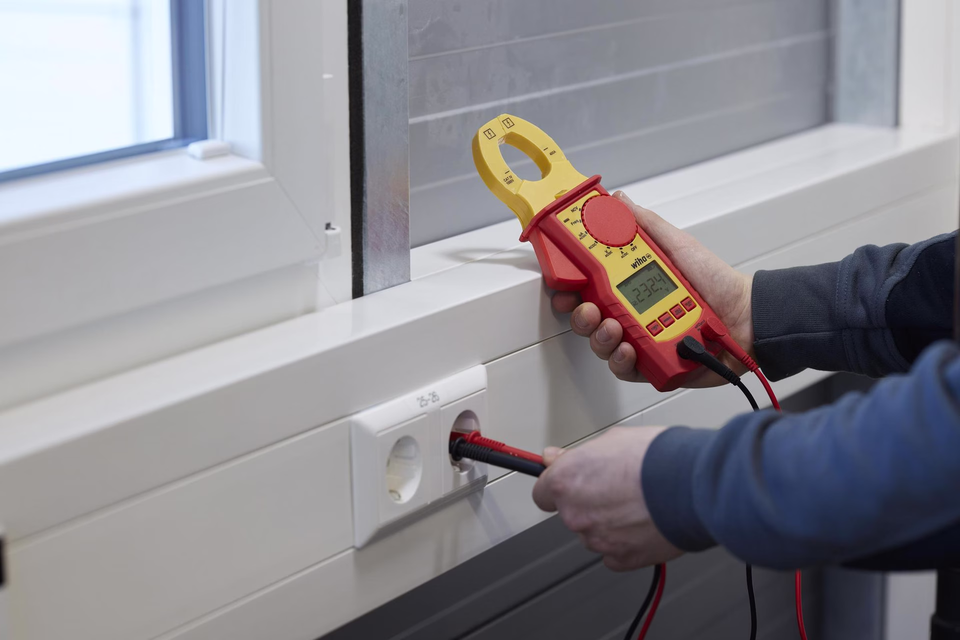 Stromzangenmultimeter b.1.000V AC CAT IV 1.000VV