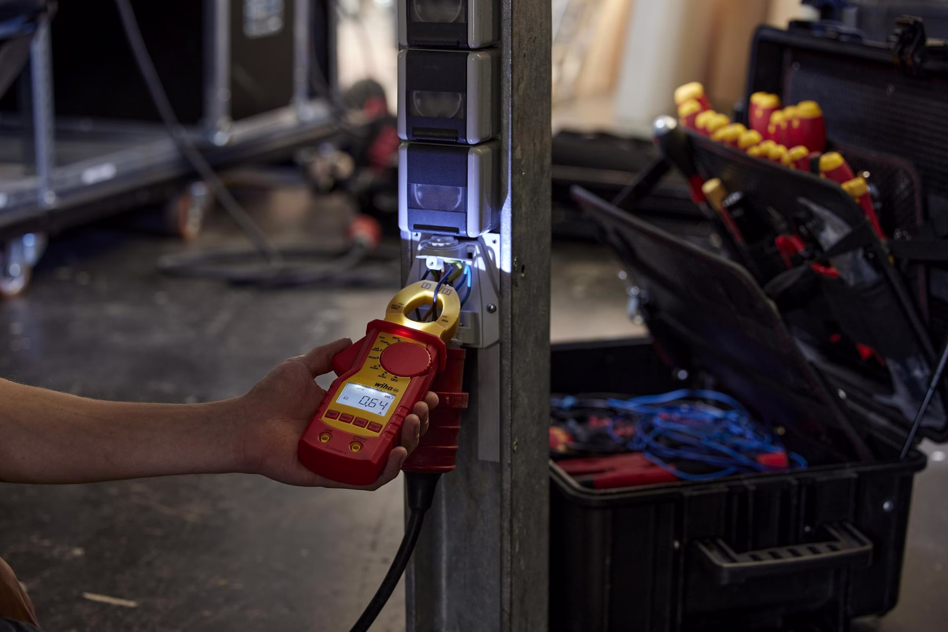 Stromzangenmultimeter b.1.000V AC CAT IV 1.000VV