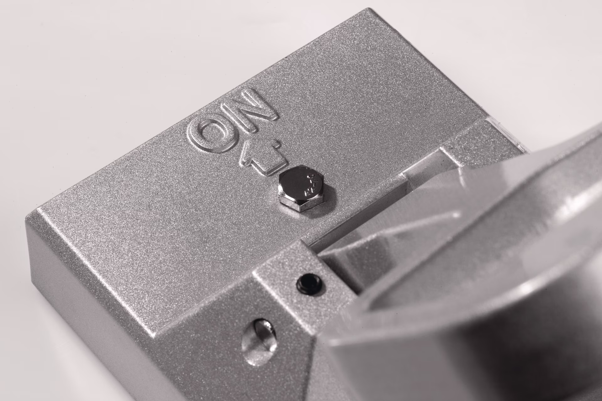 Plattenmagnet L140xB140xH28mm m.Handgriff u.Abdruckbolzen Gesamt-H.180mm 1 kN